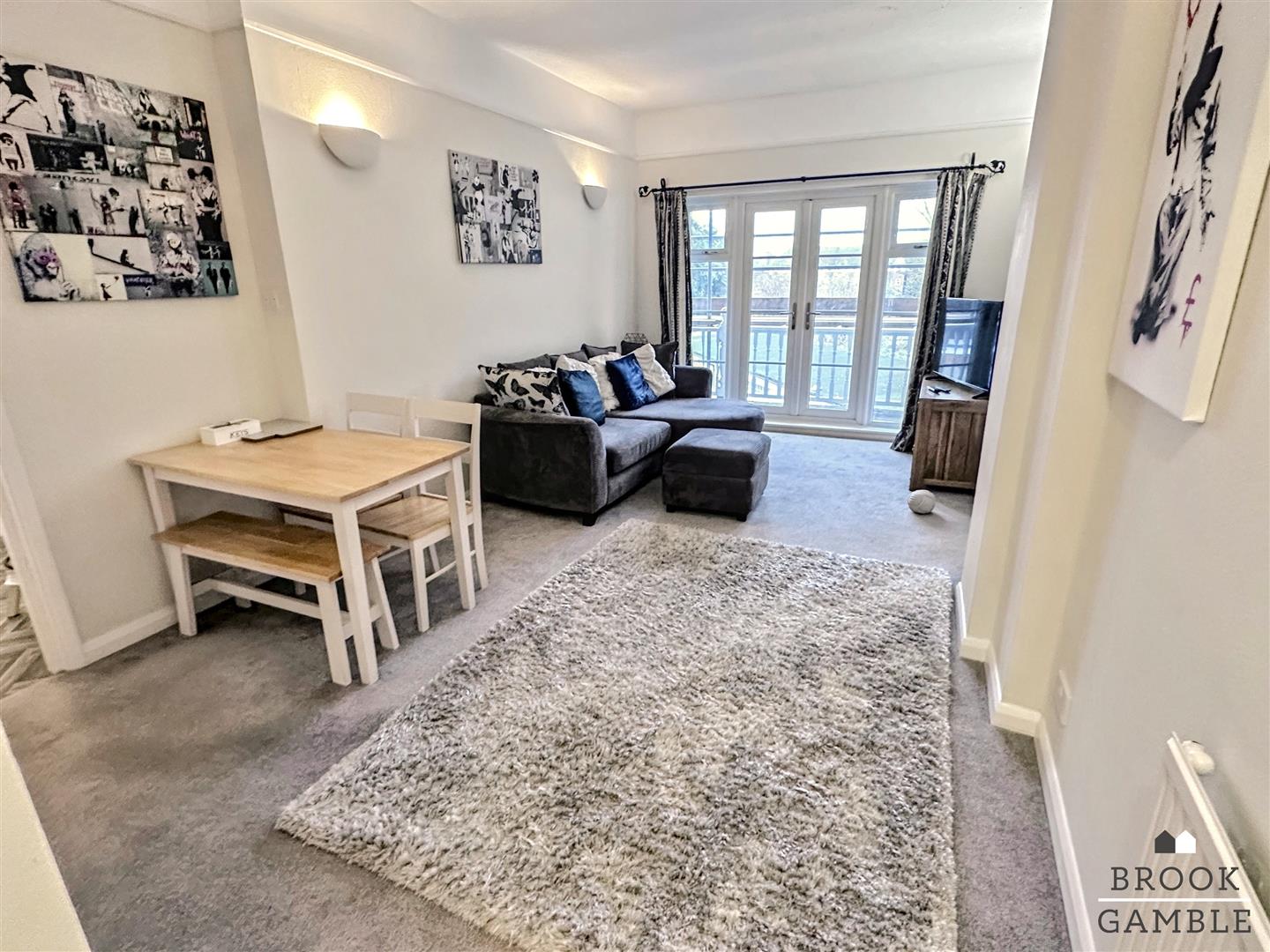 2 Bedroom Flat. Silverdale Road in Eastbourne,  2
